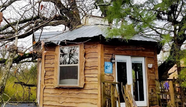 Tree House Rental with Private Pool in Celeste, for Glamping Adventures in Texas