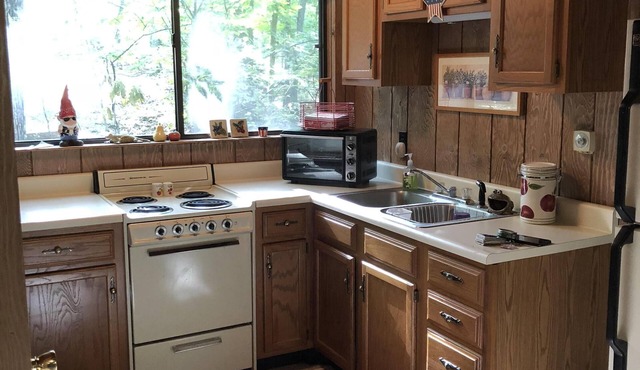 Treehouse Getaway in a peaceful wooded setting at Innsbrook Resort in Wright City