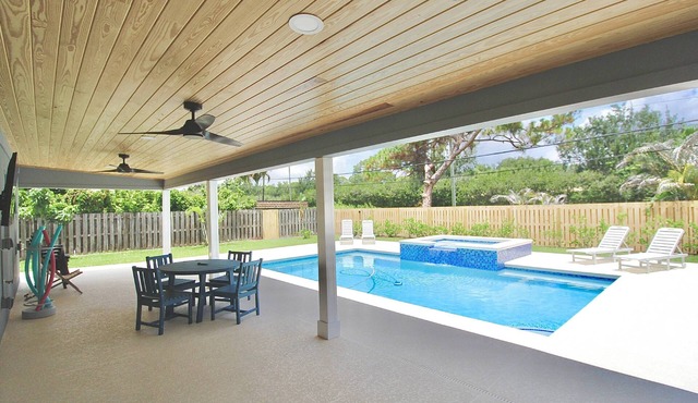 Triple Palm Oasis - Heated Pool with Hot Tub - Stuart in Stuart