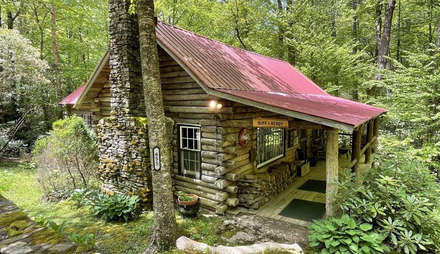 Tripps Cabin- Quaint cabin a mile from downtown Highlands!