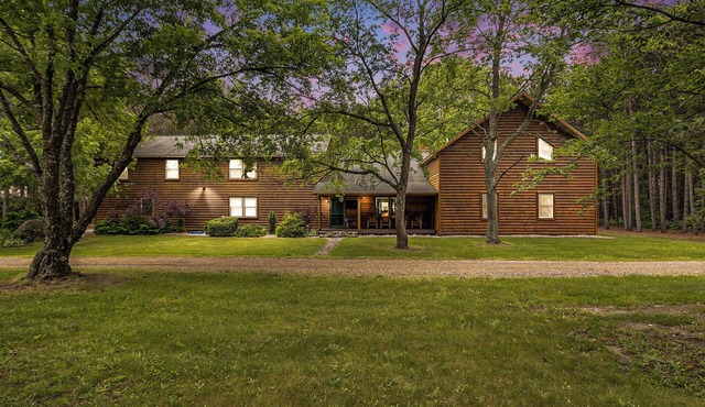 Trophy Timber Lodge | 90 acres | Sleeps 17