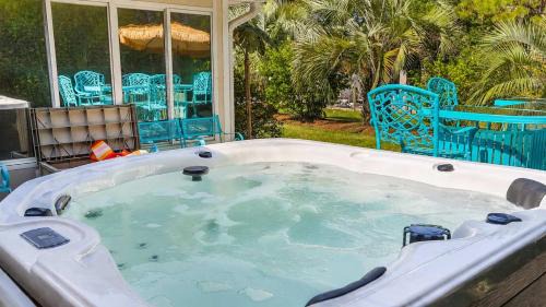 Tropical Home with Tiki Bar near Navarre Beach