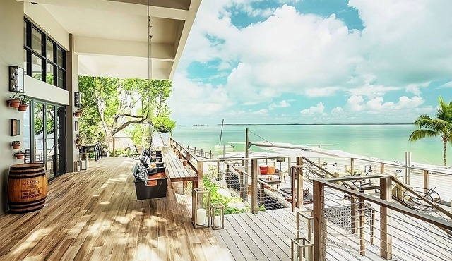 Tropical King Room Featuring Hammock Views