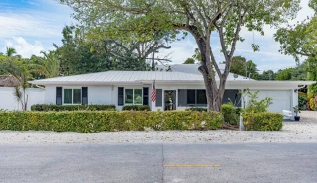 Tropical Oasis Anchor located on the bayside with pool.