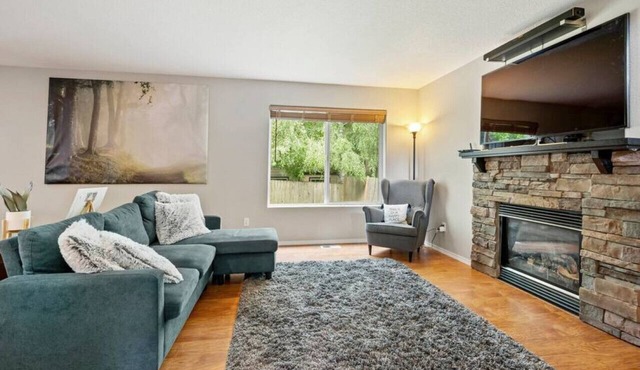 Troutdale Treasure: Spacious 3BR, 3 Bath Home in Edgefield!