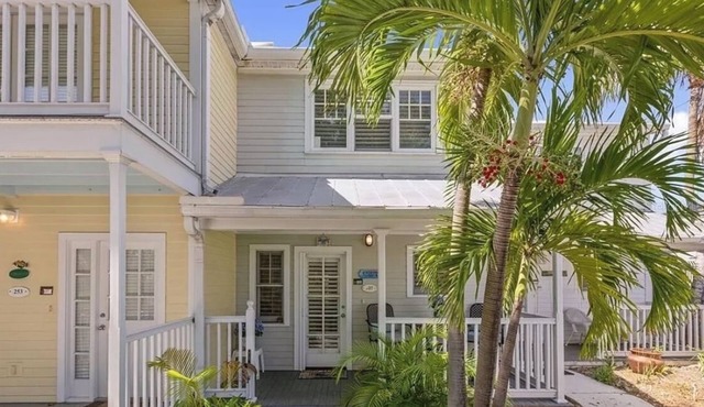 Truman Annex 2 bedroom 2.5 bath Townhouse- Newly renovated. Steps to pool