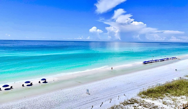 Turtle Beach 2 minute walk to beach Unit B Downstairs