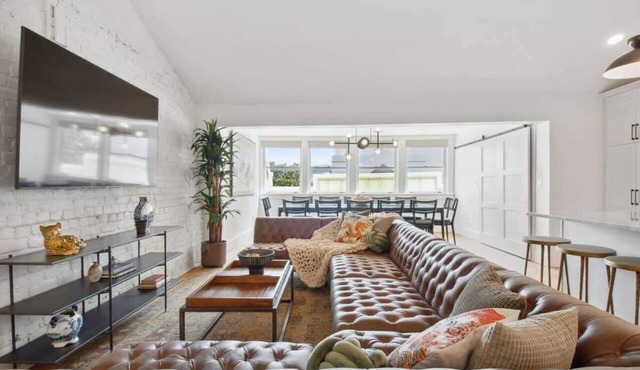 Two Expansive CBD Units Near French Quarter