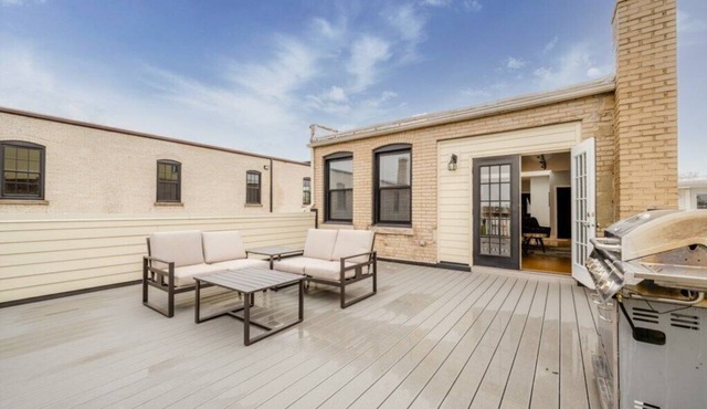 (Two Night Minimum!) Three Oaks Charmer Right In Downtown!