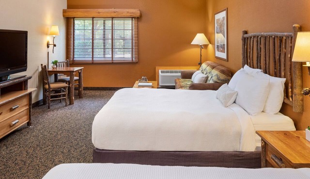 Two Queen Studio With Access to Pool, Hot Tub, and Gym
