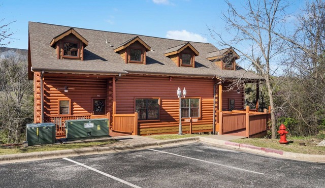 Two Side by Side Cabins in the Heart of Branson,Sleeps 14, Ticket DEALS and Golf Discounts