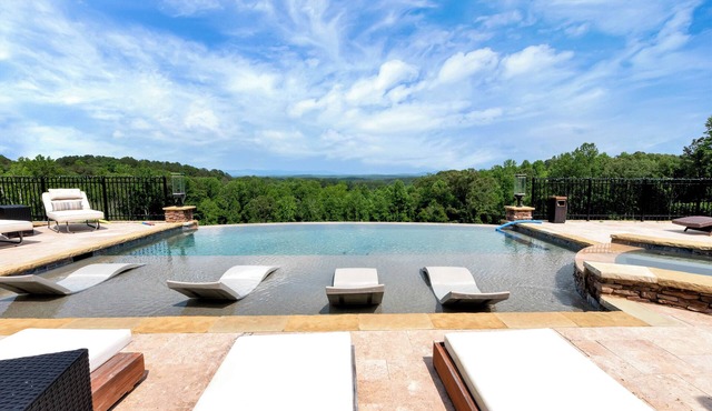 Ultimate Getaway w/Pool, Game Room & Custom Bar! in Talking Rock