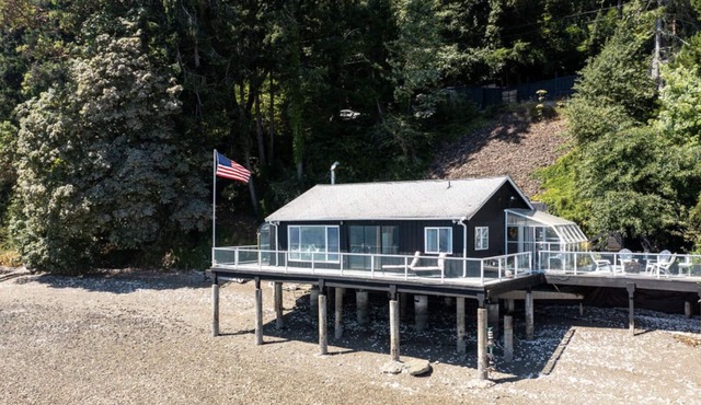 Ultimate Hood Canal beach cabin