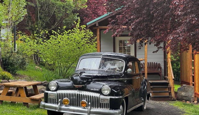 Umpqua National Forest Cabin #3 – Near Crater Lake & Umpqua Hot Springs