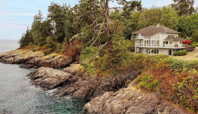 Unforgettable Oceanfront House on Vancouver Island in Sooke