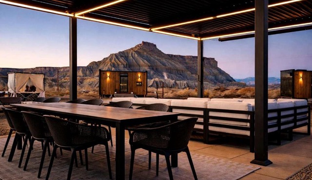 Unique Mirror Studio Retreat with Panoramic Views near Capitol Reef, Torrey Utah
