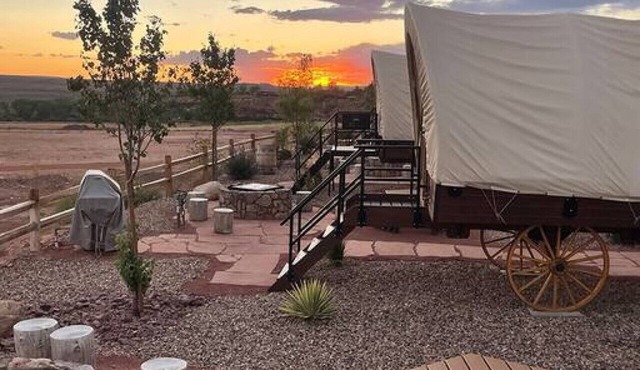 Unique Pet Friendly Covered Wagon with 2 QB #24