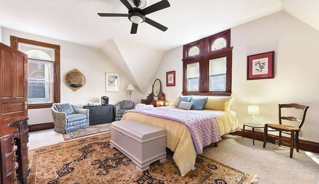 Unique- Spacious- Highland Park-2 king- Quiet - BBQ- Free Street Parking