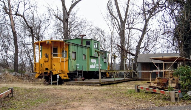 Unique Train Caboose Tiny House & event space. Antique shops & Norman close by