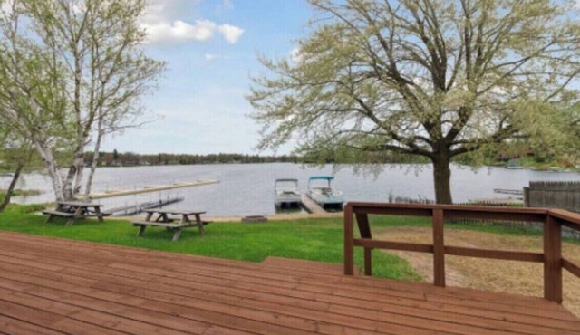 Unit 3 Long Lake Lodge - Lakefront - 2 bedroom