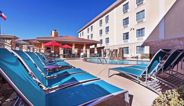University Texas King Std Breakfast, Gym & Pool in Odessa