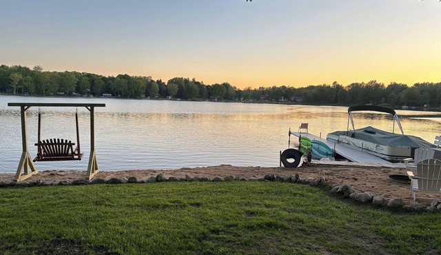Unwind at the Stunning Fischer's Getaway Lakefront Cottage!