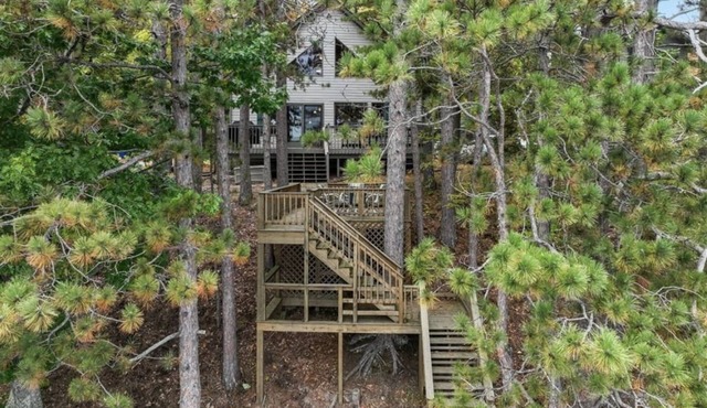 Updated, Tranquil Retreat on Round Lake - 3 Bed, 3 Bath with Sleeping Loft