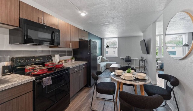 Upscale 2 Bed Suite — Mins to Downtown Cincinnati!
