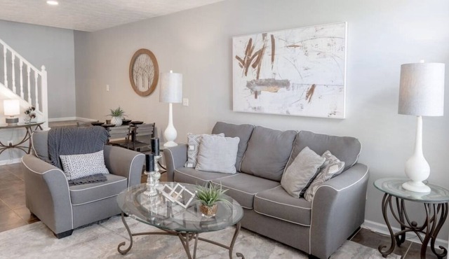 Upscale 2BR Modern Condo Downtown Fishers