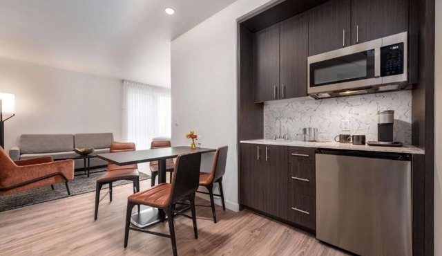 Upscale Boutique Stay Near Riverfront Park & Salem Attractions