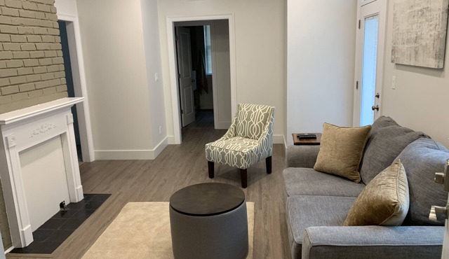 Upscale midtown condo, granite, stainless, walk in shower, WiFi, cable!