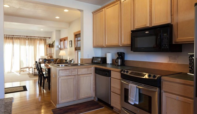 Venturi - Close to Downtown! Glimpses of the Columbia River and Mt. Adams, A/C