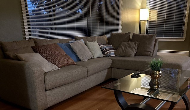 Very cozy home 20 minutes from Portland also 1 mile from Roloff farms