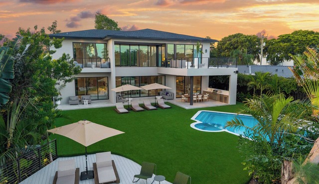 Villa Lake in Miami