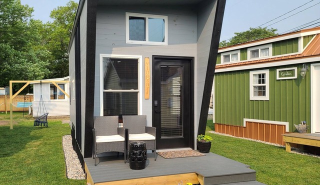 Vineyard House - Tiny Digs Lakeshore
