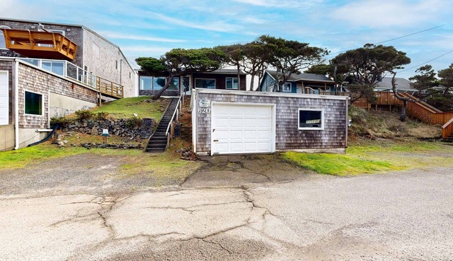 Vintage Style Home with Easy Beach Access Dog friendly
