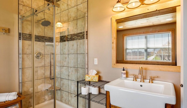 Vintner's Loft - 3 bedroom house in the Town of Egg Harbor