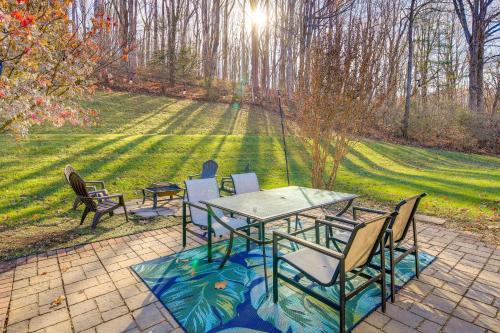 Virginia Escape w/Patio & Fire Pit, Near Hiking!