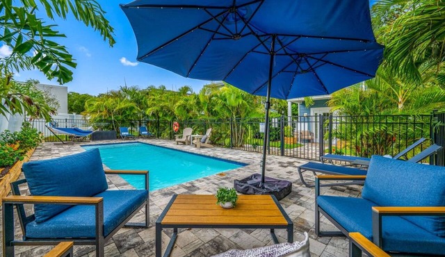 Walk Downtown | Private Patio | Pool | Pets | Skye in Dunedin