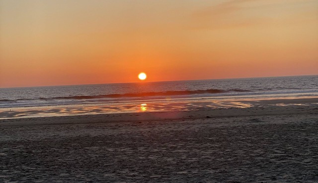 Walk the beach to the casino or tide pools your choice, come enjoy Roads End!