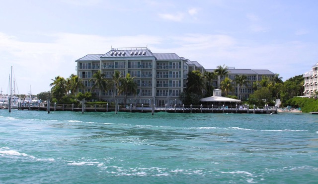 Walk to Duval Waterfront Marina View 2-Bed Galleon + Beach + Sunset Tiki Bar