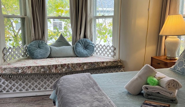 Walk to Everything - Bay Window Room