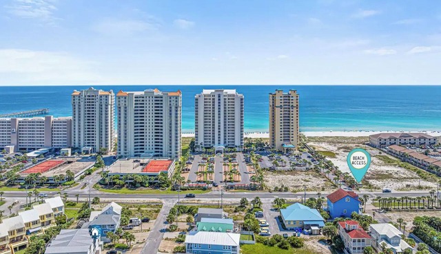 Walk to Navarre Beach Fun 1BR Pirate Themed Apartment Backyard
