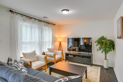 Walk to Train! Updated Apt in Huntington Station