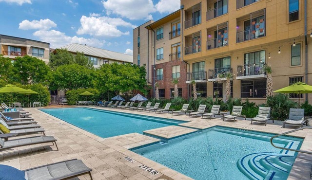 Walkable Chic Studio in Trendy Area/Parking garage/Wifi
