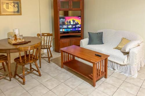 Walkable Mobile Apartment w/Fenced-In Yard