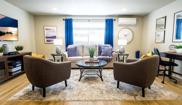 Walking distance to Downtown, H, and waterfront. Safe, clean, comfortable.