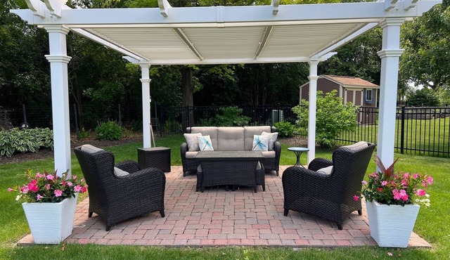 Warm and inviting home away from home half way between Chicago and Milwaukee.