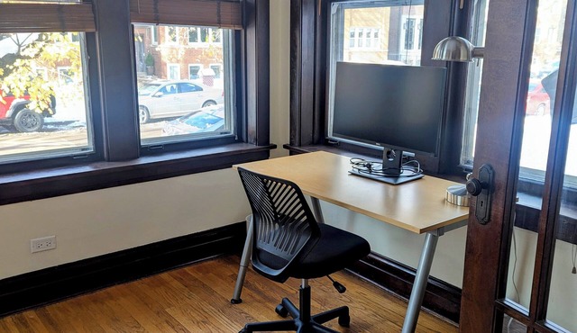Warm Modern 2BR Walkable Roscoe Village
