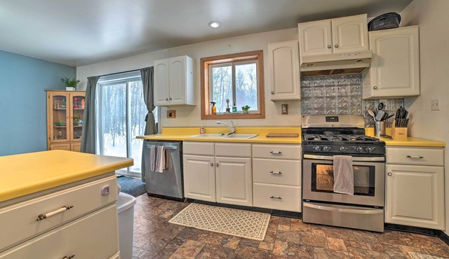 Warm & Welcoming Family Home Near Jose Lake!